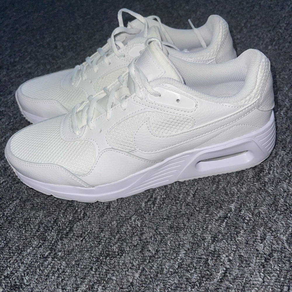 Nike Air max womens!! BRAND NEW!!! Not even tried on